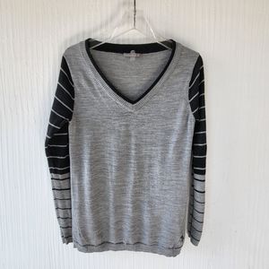Smartwool Women's L 100% Merino Wool Knit Black Gray Striped V-Neck Sweater Top